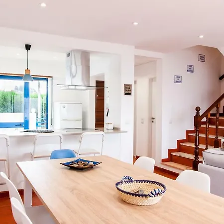 Bispo's Family House Дом отдыха Эрисейра