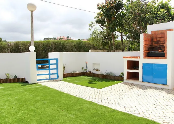 Bispo's Family House Casa de Férias *